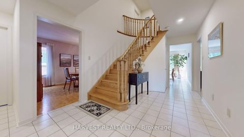 Photo 3 at 57 Summitcrest Drive, Devonsleigh, Richmond Hill