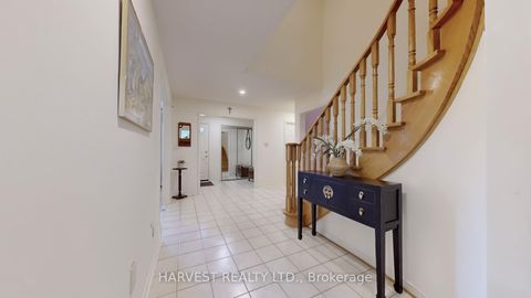 Photo 4 at 57 Summitcrest Drive, Devonsleigh, Richmond Hill