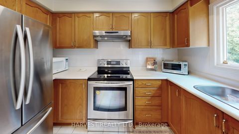 Photo 10 at 57 Summitcrest Drive, Devonsleigh, Richmond Hill