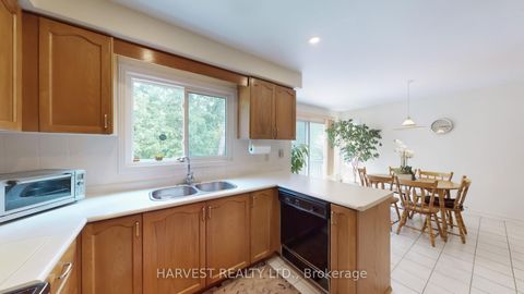 Photo 11 at 57 Summitcrest Drive, Devonsleigh, Richmond Hill Photo 11 at 57 Summitcrest Drive, Devonsleigh, Richmond Hill