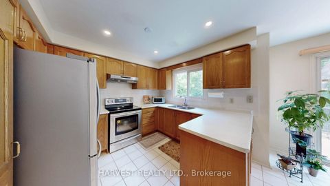 Photo 12 at 57 Summitcrest Drive, Devonsleigh, Richmond Hill Photo 12 at 57 Summitcrest Drive, Devonsleigh, Richmond Hill