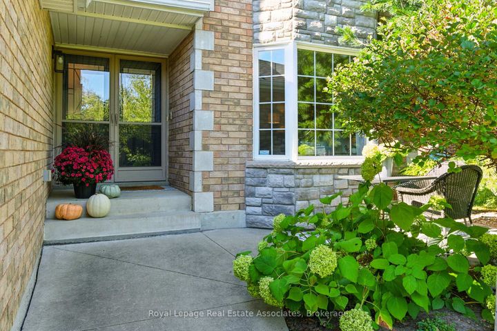 Photo 2 at 34 Curry Crescent, Georgetown, Halton Hills