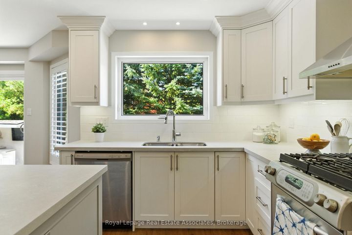 Photo 12 at 34 Curry Crescent, Georgetown, Halton Hills