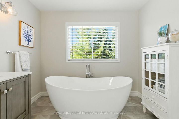 Photo 31 at 34 Curry Crescent, Georgetown, Halton Hills