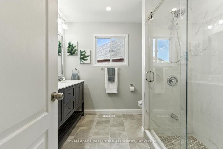 Photo 38 at 34 Curry Crescent, Georgetown, Halton Hills
