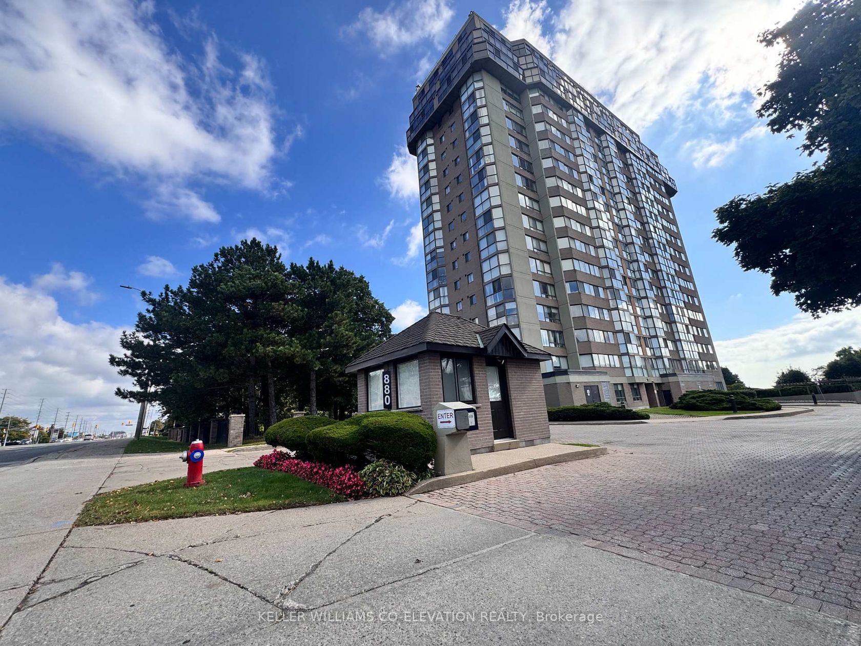1604 - 880 Dundas Street W, Erindale, Mississauga 