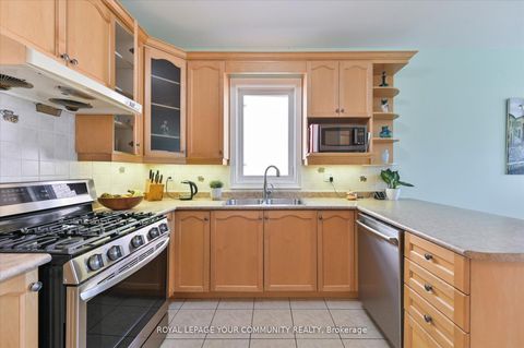 Photo 15 at 38 Brass Drive, Jefferson, Richmond Hill