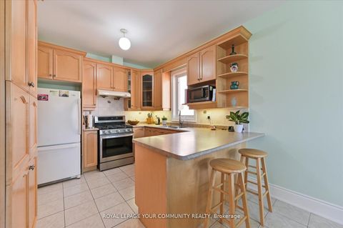 Photo 16 at 38 Brass Drive, Jefferson, Richmond Hill