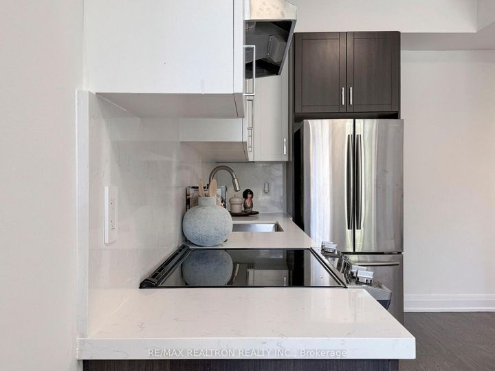 Photo 11 at 105 - 23 Eldora Avenue, Newtonbrook West, Toronto