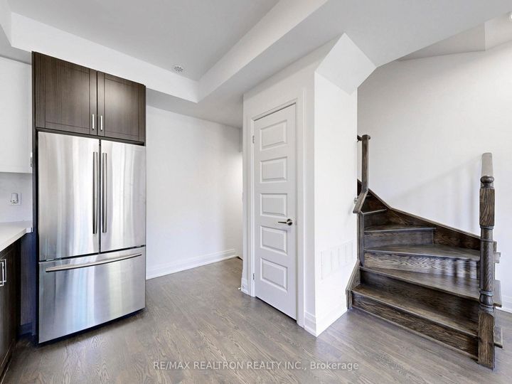 Photo 13 at 105 - 23 Eldora Avenue, Newtonbrook West, Toronto