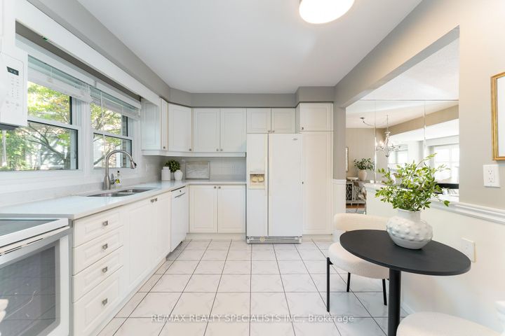 Photo 8 at 6 - 2252 Upper Middle Road, Brant Hills, Burlington