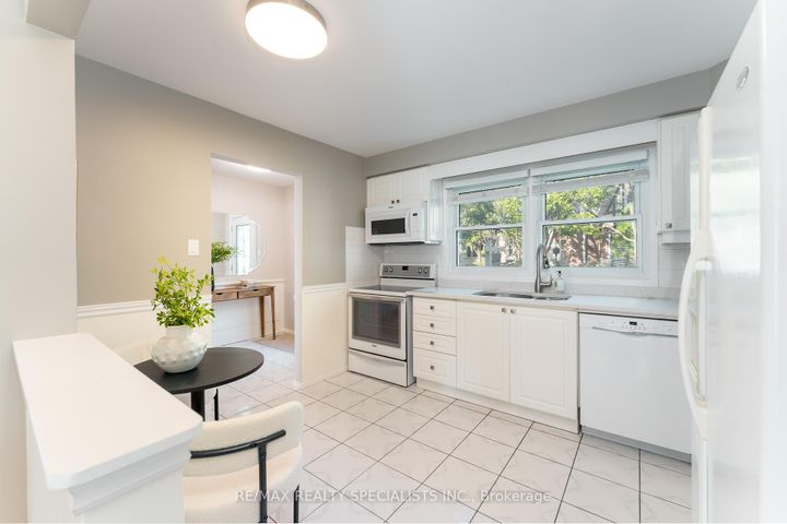 Photo 9 at 6 - 2252 Upper Middle Road, Brant Hills, Burlington