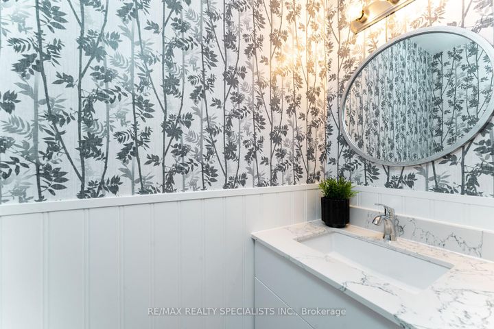 Photo 13 at 6 - 2252 Upper Middle Road, Brant Hills, Burlington
