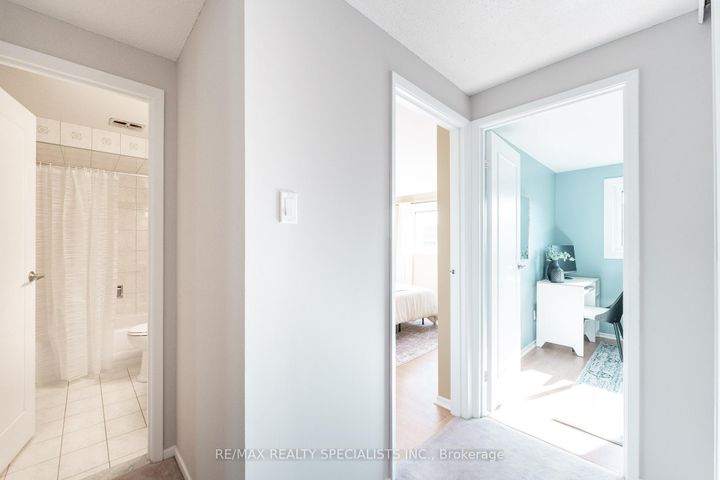 Photo 17 at 6 - 2252 Upper Middle Road, Brant Hills, Burlington