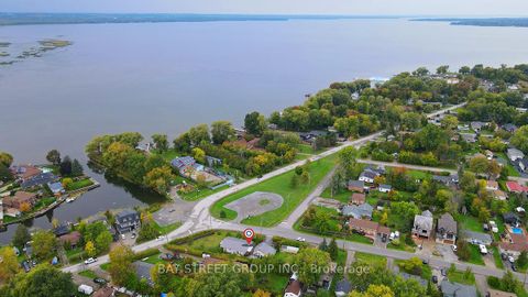 Photo 3 at 381 Walter Drive, Keswick South, Georgina