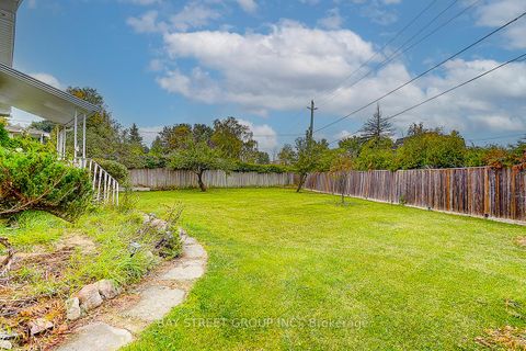 Photo 15 at 381 Walter Drive, Keswick South, Georgina