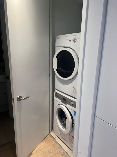 Photo 11 at 1805 - 161 Roehampton Avenue, Mount Pleasant West, Toronto Photo 11 at 1805 - 161 Roehampton Avenue, Mount Pleasant West, Toronto