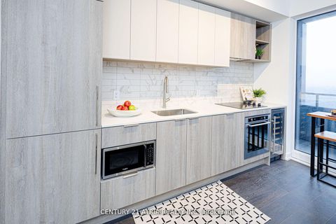 Photo 2 at 1810 - 2020 Bathurst Street, Cedarvale, Toronto