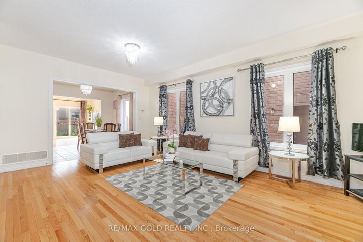 Photo 2 at 8 Washburn Road, Bram East, Brampton