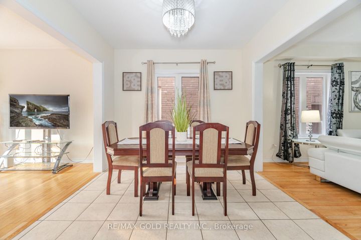 Photo 4 at 8 Washburn Road, Bram East, Brampton