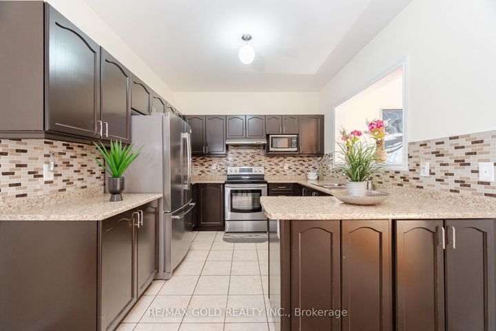 Photo 6 at 8 Washburn Road, Bram East, Brampton