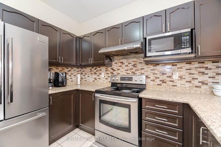Photo 7 at 8 Washburn Road, Bram East, Brampton