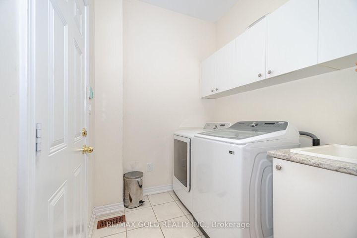 Photo 12 at 8 Washburn Road, Bram East, Brampton
