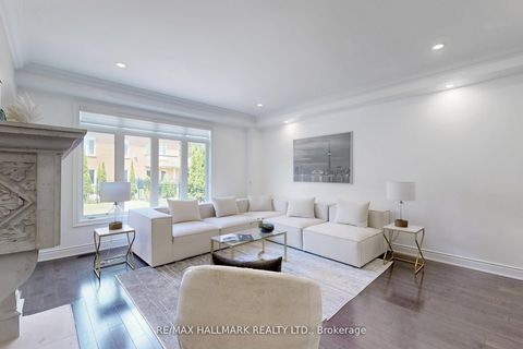 Photo 2 at 420 Paradelle Drive, Oak Ridges Lake Wilcox, Richmond Hill