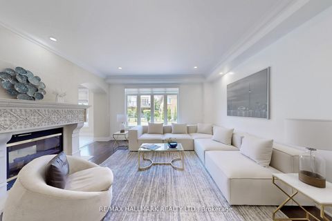 Photo 3 at 420 Paradelle Drive, Oak Ridges Lake Wilcox, Richmond Hill