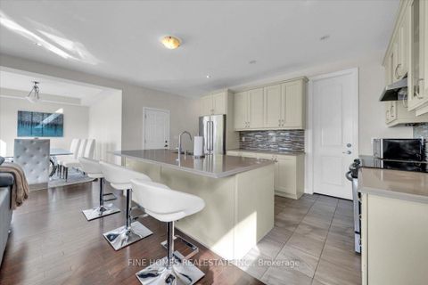 Photo 10 at 18 STANLEY GREENE Boulevard, CFB, Toronto