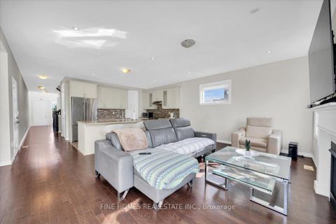 Photo 13 at 18 STANLEY GREENE Boulevard, CFB, Toronto