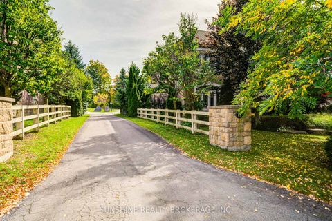 Photo 1 at 19 Aspen Leaf Court, Hills of St Andrew, Aurora