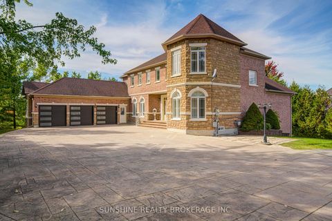 Photo 3 at 19 Aspen Leaf Court, Hills of St Andrew, Aurora