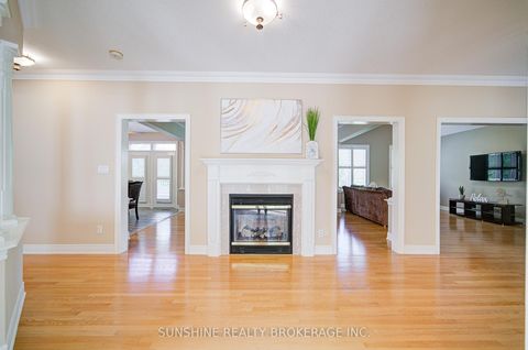 Photo 5 at 19 Aspen Leaf Court, Hills of St Andrew, Aurora