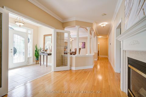 Photo 6 at 19 Aspen Leaf Court, Hills of St Andrew, Aurora