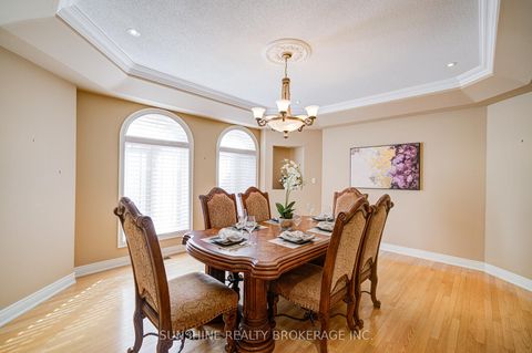 Photo 8 at 19 Aspen Leaf Court, Hills of St Andrew, Aurora