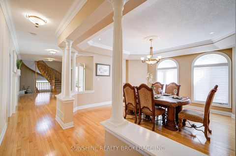 Photo 9 at 19 Aspen Leaf Court, Hills of St Andrew, Aurora