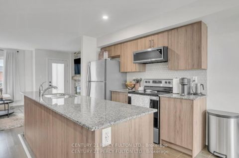 Photo 3 at 89 Fairlane Avenue, Painswick South, Barrie