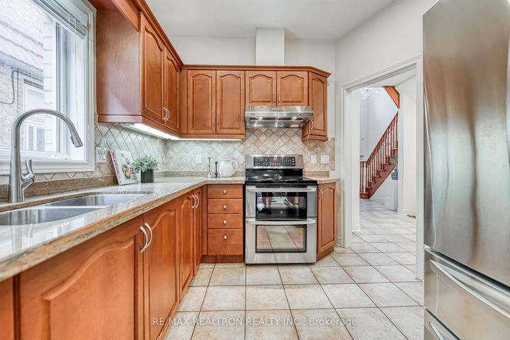 Photo 18 at 693 16th Avenue, Langstaff, Richmond Hill