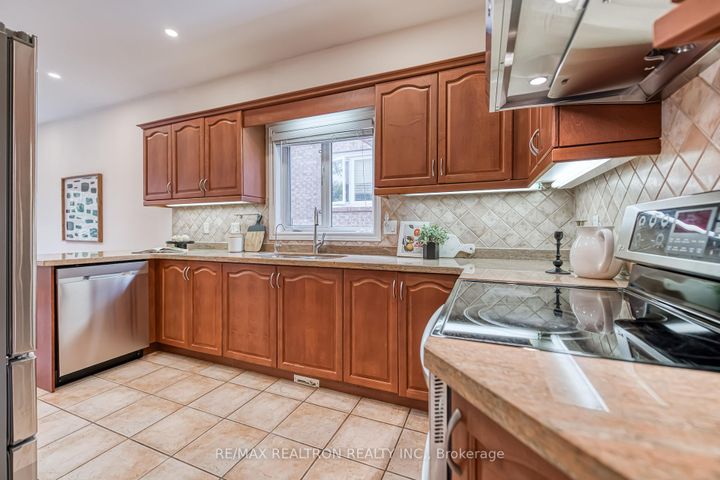 Photo 19 at 693 16th Avenue, Langstaff, Richmond Hill