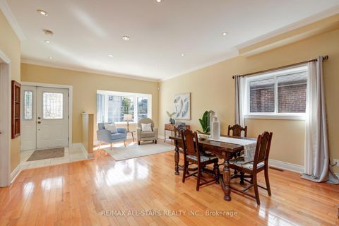 Photo 6 at 32 Barker Avenue, East York, Toronto