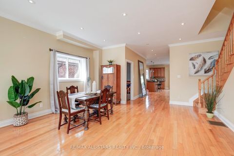 Photo 11 at 32 Barker Avenue, East York, Toronto