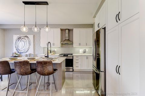 Photo 8 at 18 Northglen Boulevard, Bowmanville, Clarington