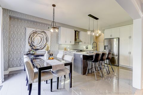 Photo 11 at 18 Northglen Boulevard, Bowmanville, Clarington