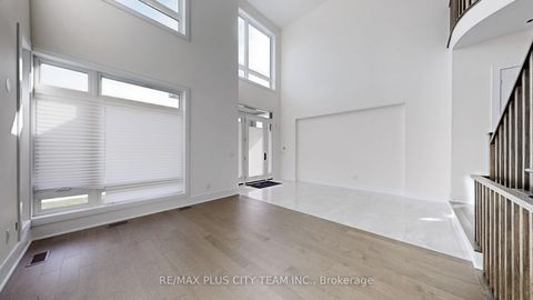 Photo 2 at 8 SAXBY FARM Avenue, King City, King Photo 2 at 8 SAXBY FARM Avenue, King City, King