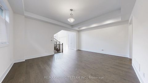 Photo 5 at 8 SAXBY FARM Avenue, King City, King Photo 5 at 8 SAXBY FARM Avenue, King City, King