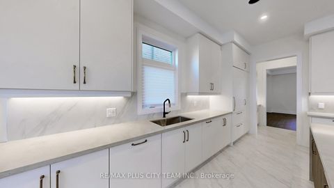 Photo 8 at 8 SAXBY FARM Avenue, King City, King Photo 8 at 8 SAXBY FARM Avenue, King City, King