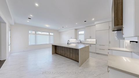 Photo 10 at 8 SAXBY FARM Avenue, King City, King