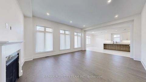 Photo 13 at 8 SAXBY FARM Avenue, King City, King