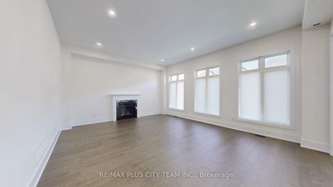 Photo 14 at 8 SAXBY FARM Avenue, King City, King